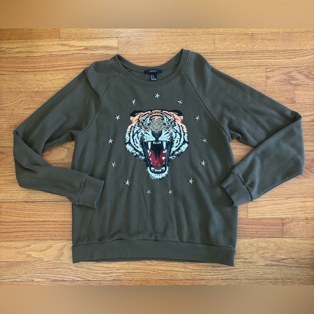 Forever 21 Sweatshirt Women’s Medium Green Metal Stars Tiger Head Casual Top